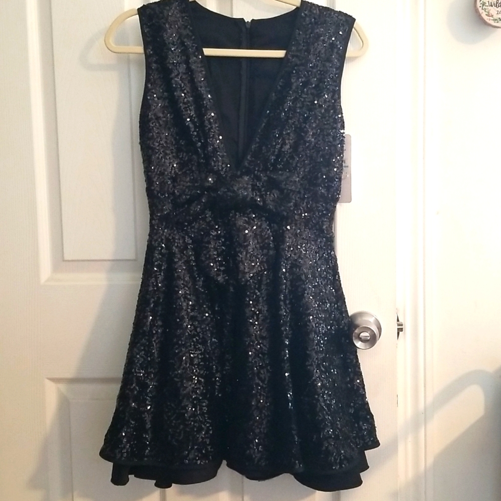 Sequence Knee length Bow Dress